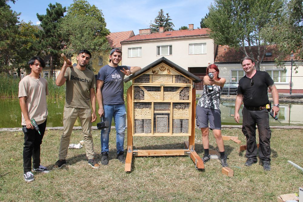 önj + JAW = fettes Wildbienen-Hotel