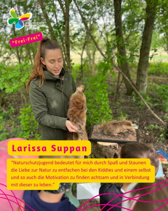 😊Frei-Frei 😊
Diese Woche dürfen wir euch Larissa Suppan vorstellen:
🦋 Bei der ÖNJ seit: Frühjahr 2023
🦋 Lieblingstier auf önj-Ökoinsel: Biber
🦋 Tätigkeiten: Ferienwochenbetreuung, Schulaktionstage, Unterstützung auf den Ökoinseln...
🦋 Mein spaßig-schönster önj-Moment: Mit Susi und allen Julei's 2024 zum Abschlusskreis der Ausbildung zusammenzustehen und paar Tränen frei zu lassen, weil bissl Angst wegen der Zukunft der Natur da ist und wir gleichzeitig so stolz sind, genau für diese mit Kiddies und Menschen arbeiten zu können 🦋🌱🪻

DANKE liebe Larissa für deinen leidenschaftlichen Einsatz im Verein und die Weitergabe deiner Liebe zur Natur mit ganz viel Herz an die nächste Generation!❤️
📸: önj-Team
.
.
.
#Naturschutzjugend #oenj #oenjsteiermark #freifrei #freiwilligenarbeit #ehrenamt #ehrenamtverbindet #team